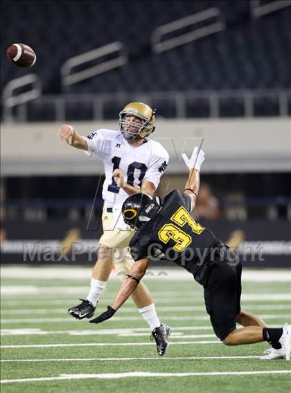 Thumbnail 2 in Klein Oak vs. Notre Dame (Kirk Herbstreit Varsity Football Classic) photogallery.