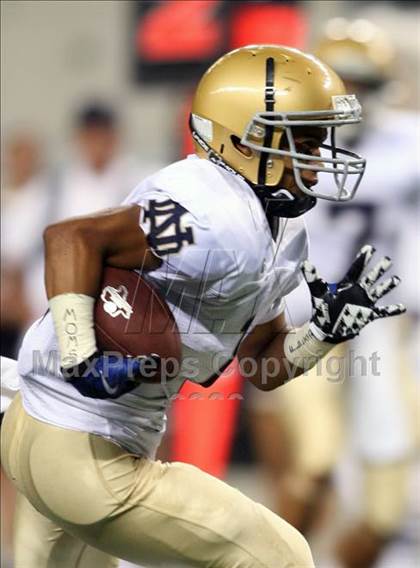 Thumbnail 3 in Klein Oak vs. Notre Dame (Kirk Herbstreit Varsity Football Classic) photogallery.