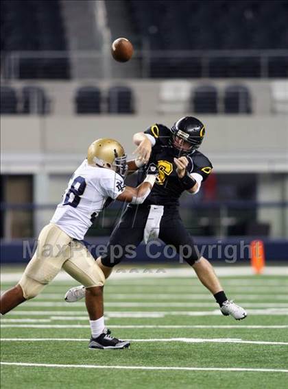 Thumbnail 2 in Klein Oak vs. Notre Dame (Kirk Herbstreit Varsity Football Classic) photogallery.
