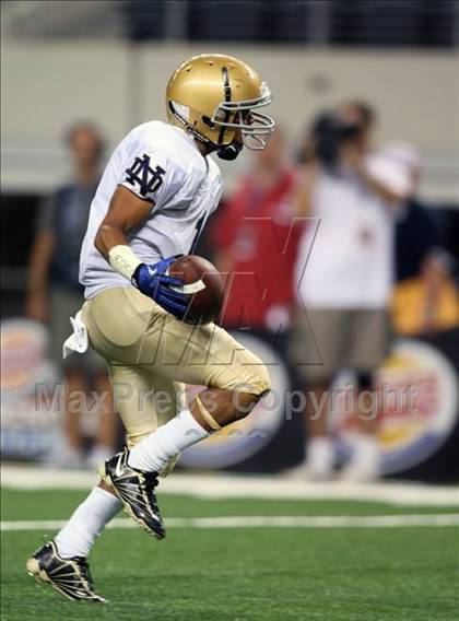 Thumbnail 3 in Klein Oak vs. Notre Dame (Kirk Herbstreit Varsity Football Classic) photogallery.
