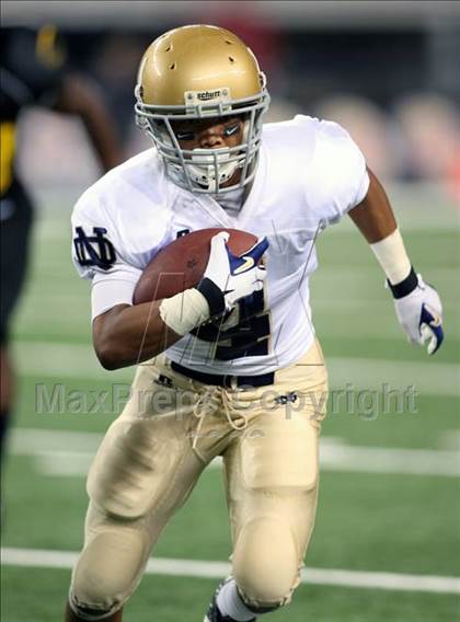 Thumbnail 3 in Klein Oak vs. Notre Dame (Kirk Herbstreit Varsity Football Classic) photogallery.