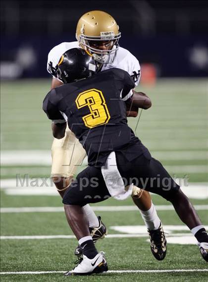 Thumbnail 1 in Klein Oak vs. Notre Dame (Kirk Herbstreit Varsity Football Classic) photogallery.