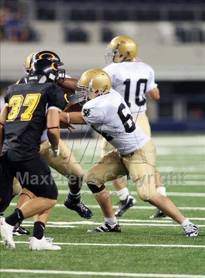 Thumbnail 2 in Klein Oak vs. Notre Dame (Kirk Herbstreit Varsity Football Classic) photogallery.