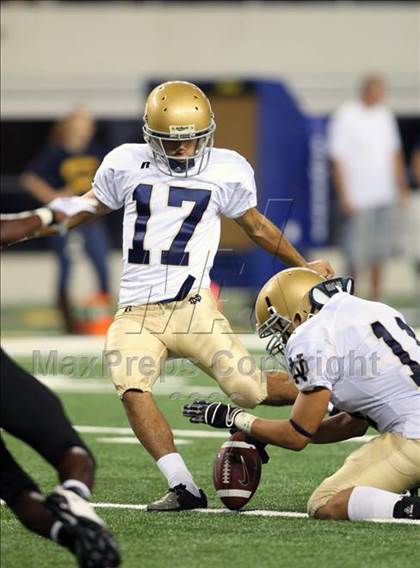 Thumbnail 3 in Klein Oak vs. Notre Dame (Kirk Herbstreit Varsity Football Classic) photogallery.
