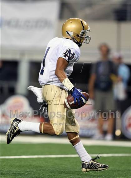 Thumbnail 2 in Klein Oak vs. Notre Dame (Kirk Herbstreit Varsity Football Classic) photogallery.