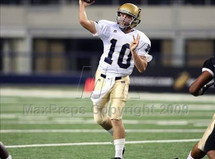 Thumbnail 1 in Klein Oak vs. Notre Dame (Kirk Herbstreit Varsity Football Classic) photogallery.