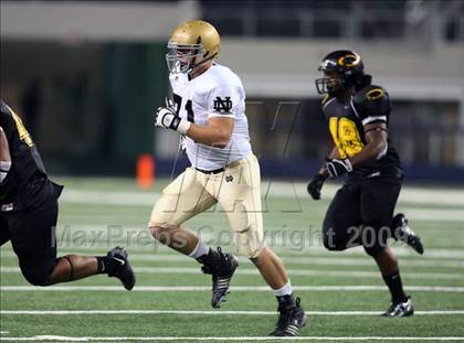 Thumbnail 2 in Klein Oak vs. Notre Dame (Kirk Herbstreit Varsity Football Classic) photogallery.