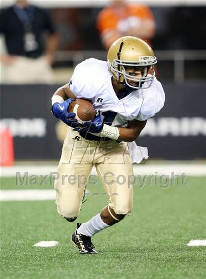 Thumbnail 1 in Klein Oak vs. Notre Dame (Kirk Herbstreit Varsity Football Classic) photogallery.