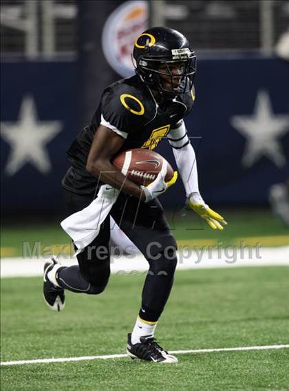 Thumbnail 3 in Klein Oak vs. Notre Dame (Kirk Herbstreit Varsity Football Classic) photogallery.
