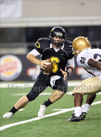 Thumbnail 2 in Klein Oak vs. Notre Dame (Kirk Herbstreit Varsity Football Classic) photogallery.