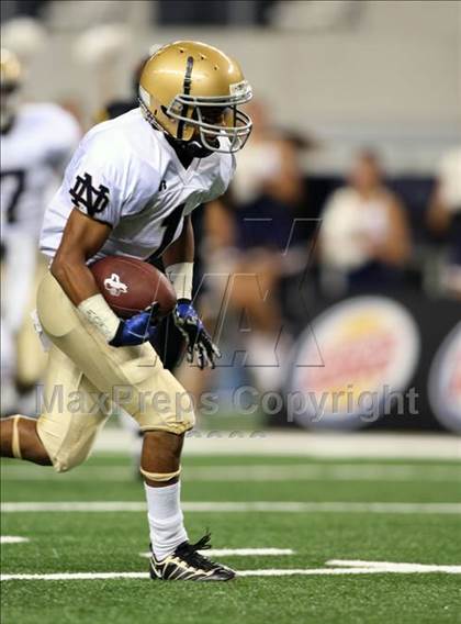 Thumbnail 1 in Klein Oak vs. Notre Dame (Kirk Herbstreit Varsity Football Classic) photogallery.