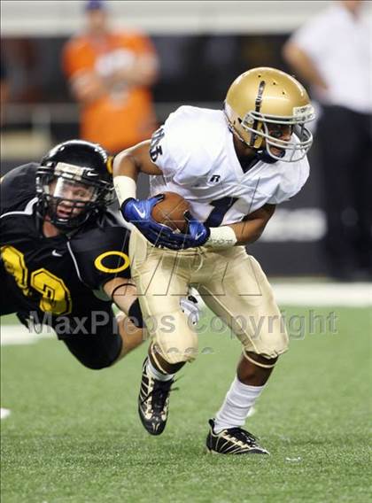 Thumbnail 3 in Klein Oak vs. Notre Dame (Kirk Herbstreit Varsity Football Classic) photogallery.