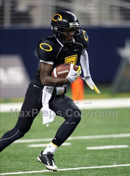 Thumbnail 2 in Klein Oak vs. Notre Dame (Kirk Herbstreit Varsity Football Classic) photogallery.