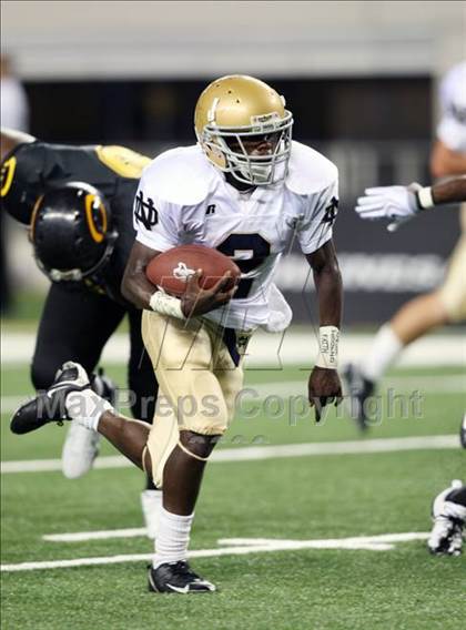Thumbnail 3 in Klein Oak vs. Notre Dame (Kirk Herbstreit Varsity Football Classic) photogallery.