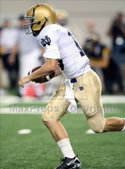 Thumbnail 3 in Klein Oak vs. Notre Dame (Kirk Herbstreit Varsity Football Classic) photogallery.
