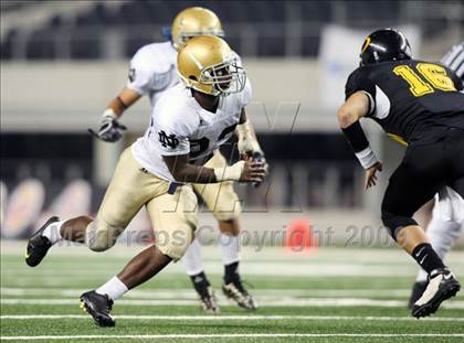 Thumbnail 1 in Klein Oak vs. Notre Dame (Kirk Herbstreit Varsity Football Classic) photogallery.