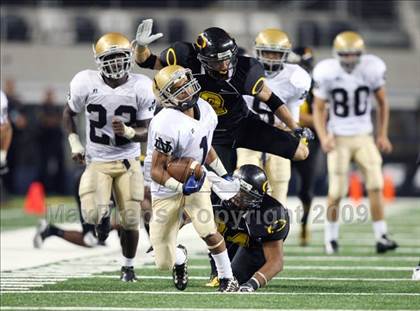 Thumbnail 2 in Klein Oak vs. Notre Dame (Kirk Herbstreit Varsity Football Classic) photogallery.