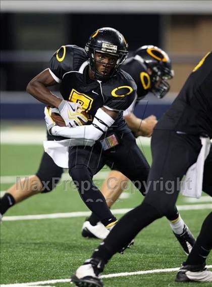 Thumbnail 2 in Klein Oak vs. Notre Dame (Kirk Herbstreit Varsity Football Classic) photogallery.
