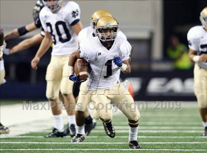 Thumbnail 2 in Klein Oak vs. Notre Dame (Kirk Herbstreit Varsity Football Classic) photogallery.