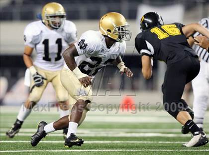 Thumbnail 3 in Klein Oak vs. Notre Dame (Kirk Herbstreit Varsity Football Classic) photogallery.