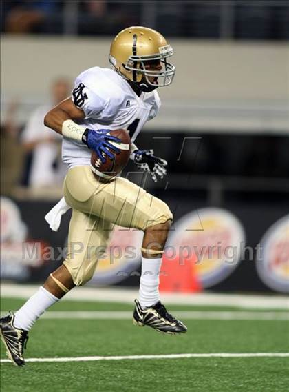 Thumbnail 3 in Klein Oak vs. Notre Dame (Kirk Herbstreit Varsity Football Classic) photogallery.