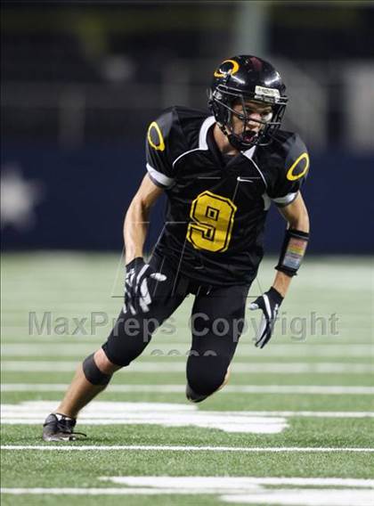 Thumbnail 3 in Klein Oak vs. Notre Dame (Kirk Herbstreit Varsity Football Classic) photogallery.
