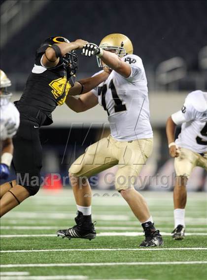 Thumbnail 2 in Klein Oak vs. Notre Dame (Kirk Herbstreit Varsity Football Classic) photogallery.