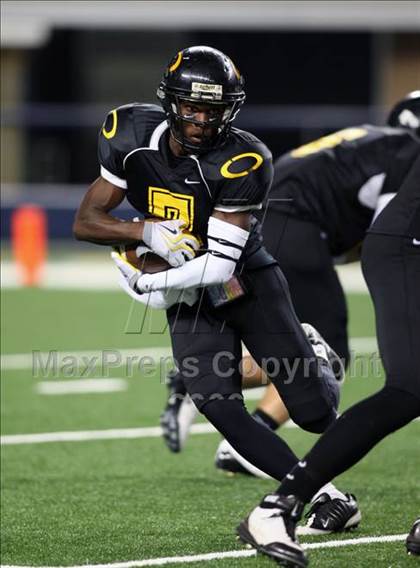 Thumbnail 3 in Klein Oak vs. Notre Dame (Kirk Herbstreit Varsity Football Classic) photogallery.