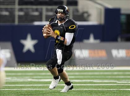 Thumbnail 1 in Klein Oak vs. Notre Dame (Kirk Herbstreit Varsity Football Classic) photogallery.