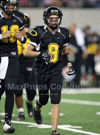 Thumbnail 2 in Klein Oak vs. Notre Dame (Kirk Herbstreit Varsity Football Classic) photogallery.