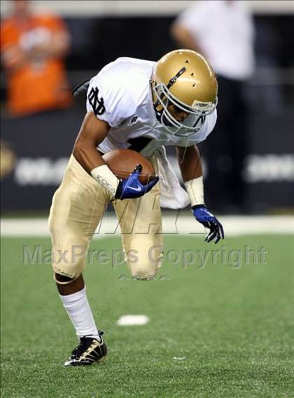 Thumbnail 2 in Klein Oak vs. Notre Dame (Kirk Herbstreit Varsity Football Classic) photogallery.