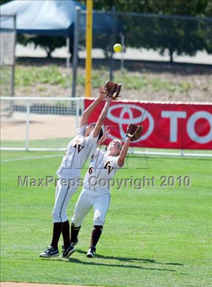 Thumbnail 2 in Temecula Valley vs. Upland (CIF SS D2 Final) photogallery.