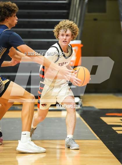 Thumbnail 2 in Mullen @ Lakewood photogallery.