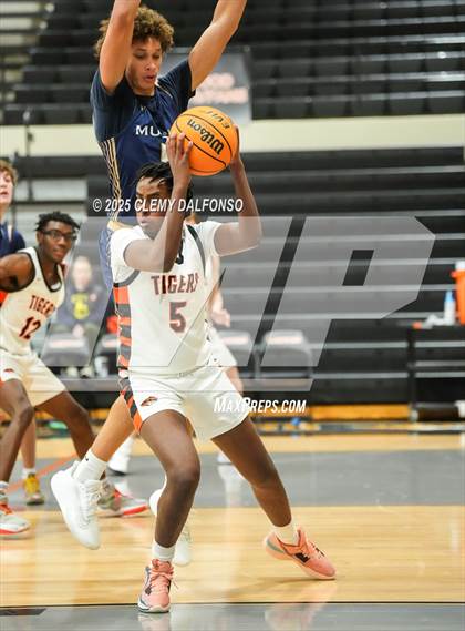 Thumbnail 3 in Mullen @ Lakewood photogallery.