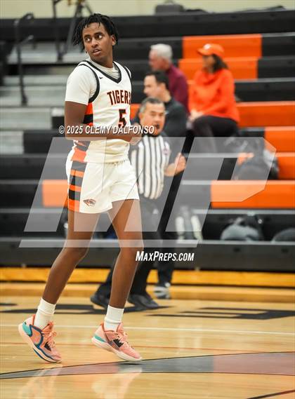 Thumbnail 2 in Mullen @ Lakewood photogallery.