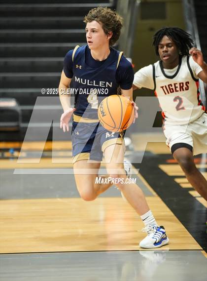 Thumbnail 2 in Mullen @ Lakewood photogallery.