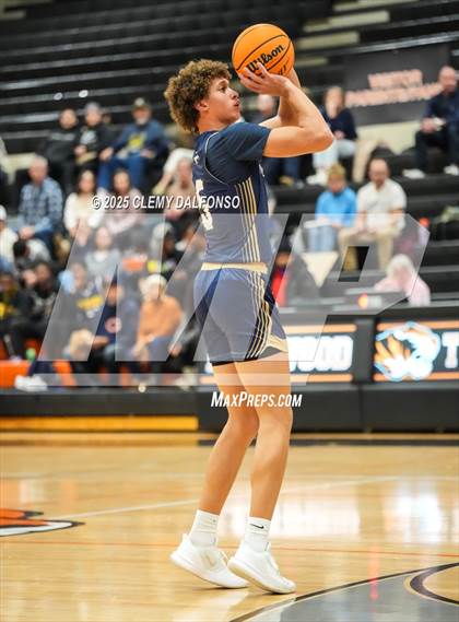 Thumbnail 2 in Mullen @ Lakewood photogallery.