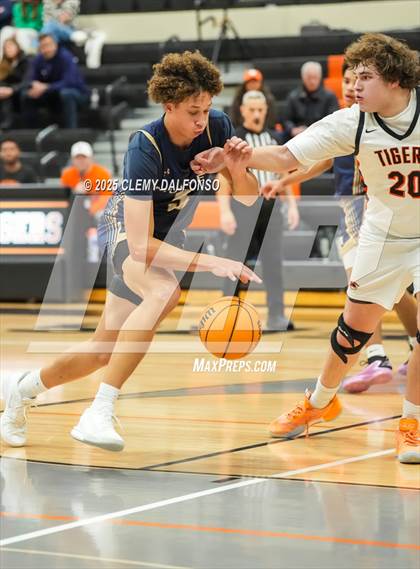 Thumbnail 3 in Mullen @ Lakewood photogallery.