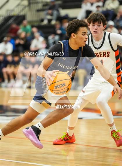 Thumbnail 3 in Mullen @ Lakewood photogallery.