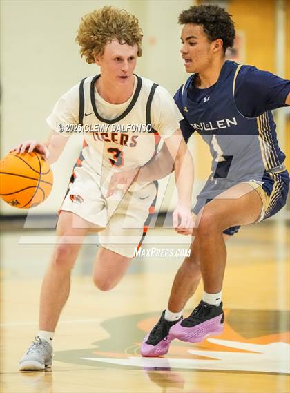 Thumbnail 3 in Mullen @ Lakewood photogallery.