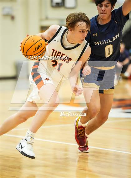 Thumbnail 2 in Mullen @ Lakewood photogallery.