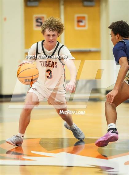 Thumbnail 1 in Mullen @ Lakewood photogallery.