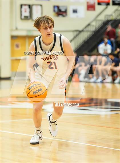 Thumbnail 3 in Mullen @ Lakewood photogallery.