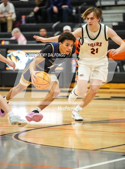 Thumbnail 3 in Mullen @ Lakewood photogallery.