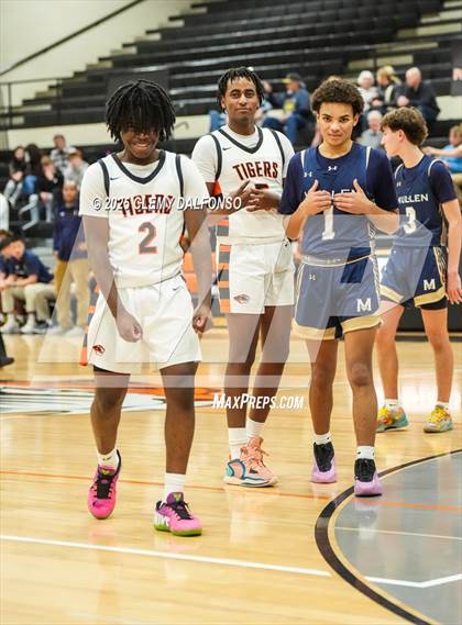 Thumbnail 3 in Mullen @ Lakewood photogallery.