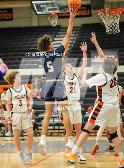 Thumbnail 3 in Mullen @ Lakewood photogallery.