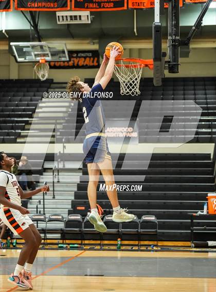 Thumbnail 3 in Mullen @ Lakewood photogallery.