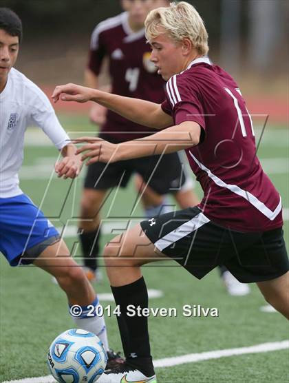 Thumbnail 2 in Point Loma vs. San Diego (23rd Annual San Diego Holiday Classic) photogallery.