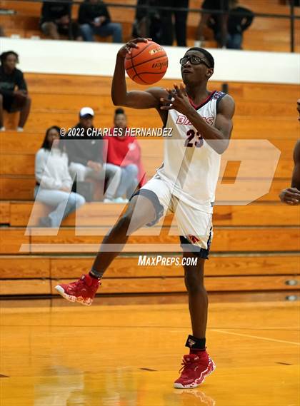 Thumbnail 1 in Benjamin Davis vs. George Ranch (Conroe Christmas Classic) photogallery.