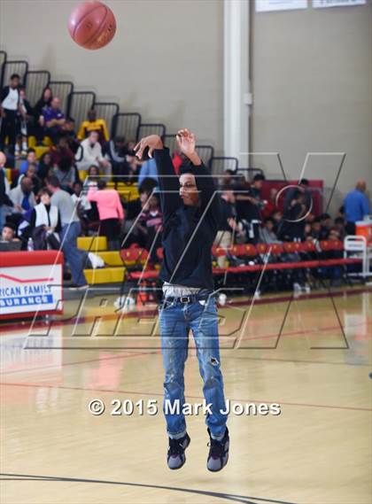 Thumbnail 3 in Corona del Sol vs Garfield (Hoophall West Invitational) photogallery.
